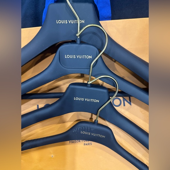 Louis Vuitton Black and Gold Hangers plus shopping bag - Picture 2 of 7